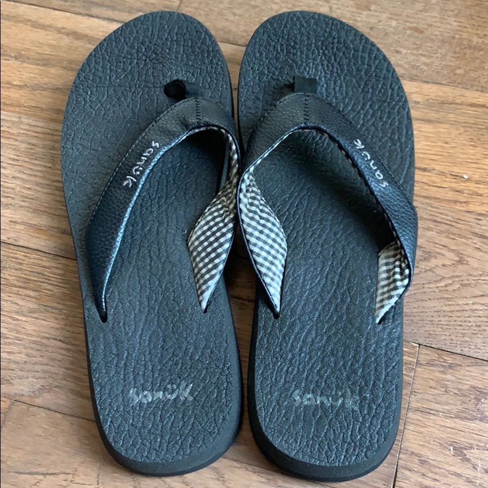 Sanuk Flip Flops